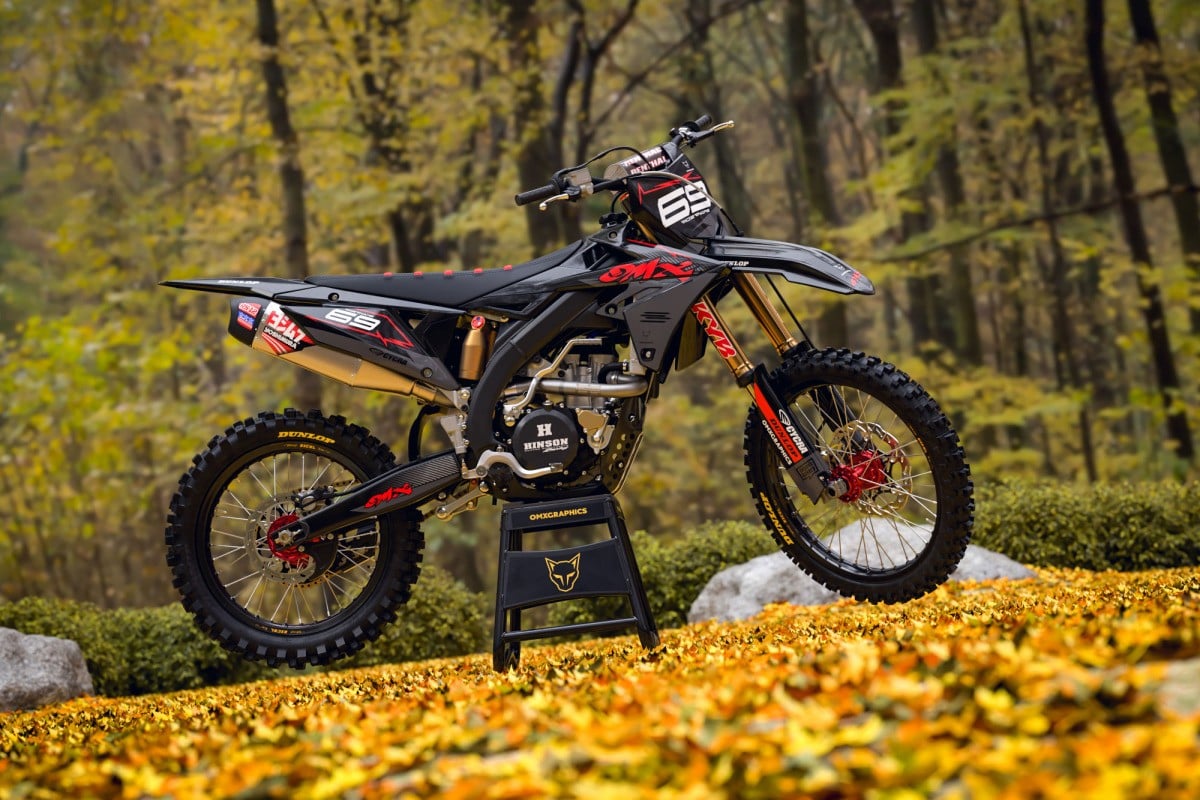 Motocross Graphics Suzuki Carbon Red Promo