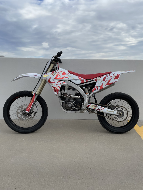 2017 YZ450F with SIBERIAN graphics kit 1