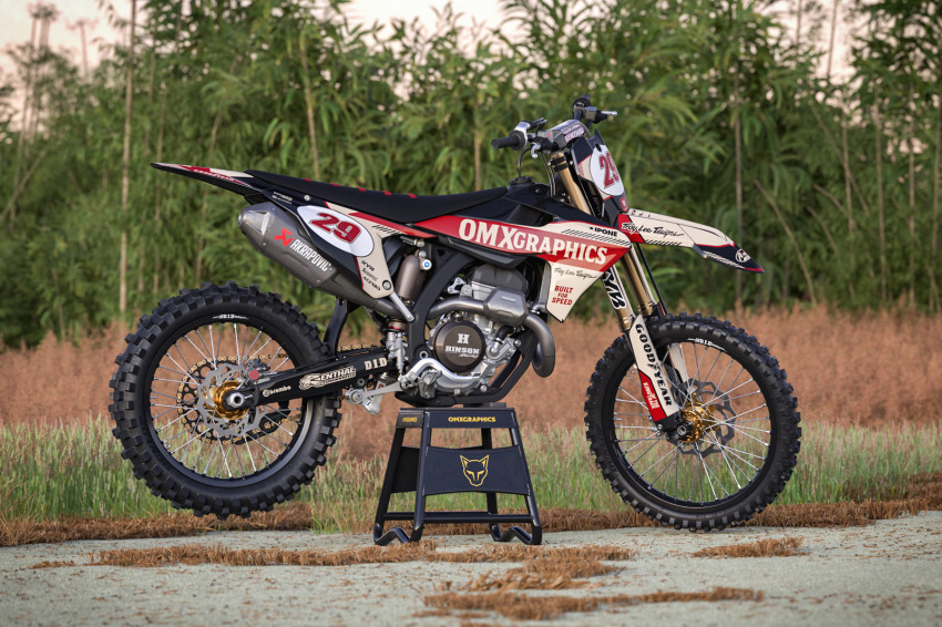 Triumph Retro Dirt Bike Graphics Kit Redline Beige Promo