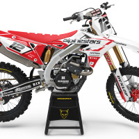 White Suzuki Mx Graphics Kit Installed on Suzuki Dirt Bike Payback